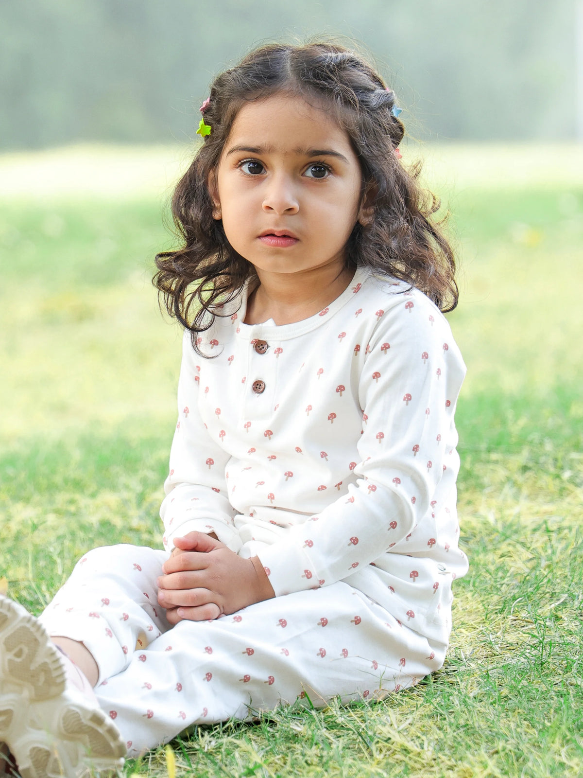Baby Girl’s Picnic-Ready Combo with Bodysuit, Pajama Set & PEVA Bibs – 6 Pc Pack