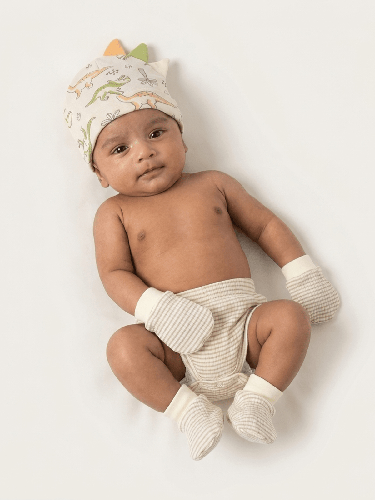 Newborn Cap, Mittens & Booties Set – Dinosaur Print