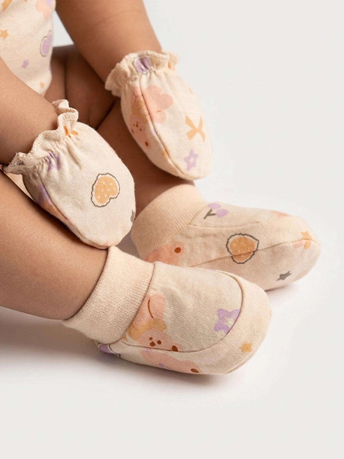 Newborn Cap, Mittens & Booties Set – Bear Print