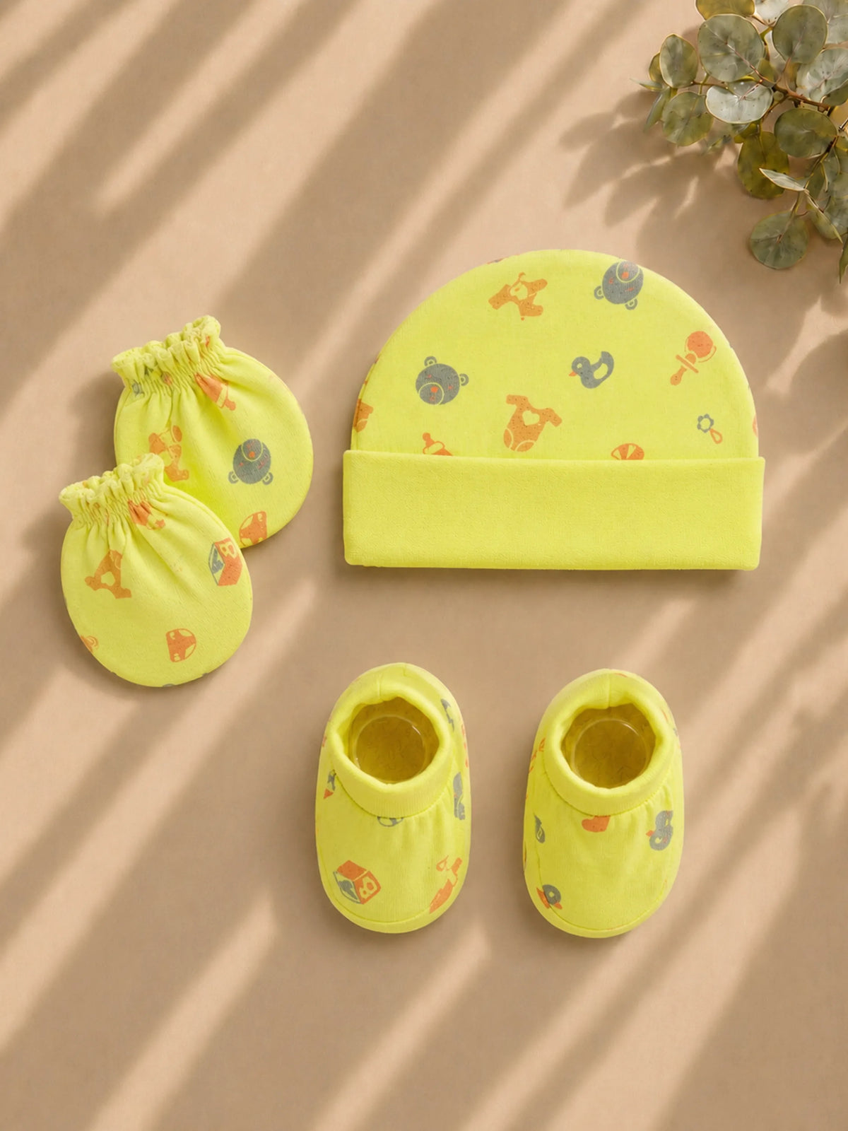 Newborn Cap, Mittens & Booties Set – Yellow Print