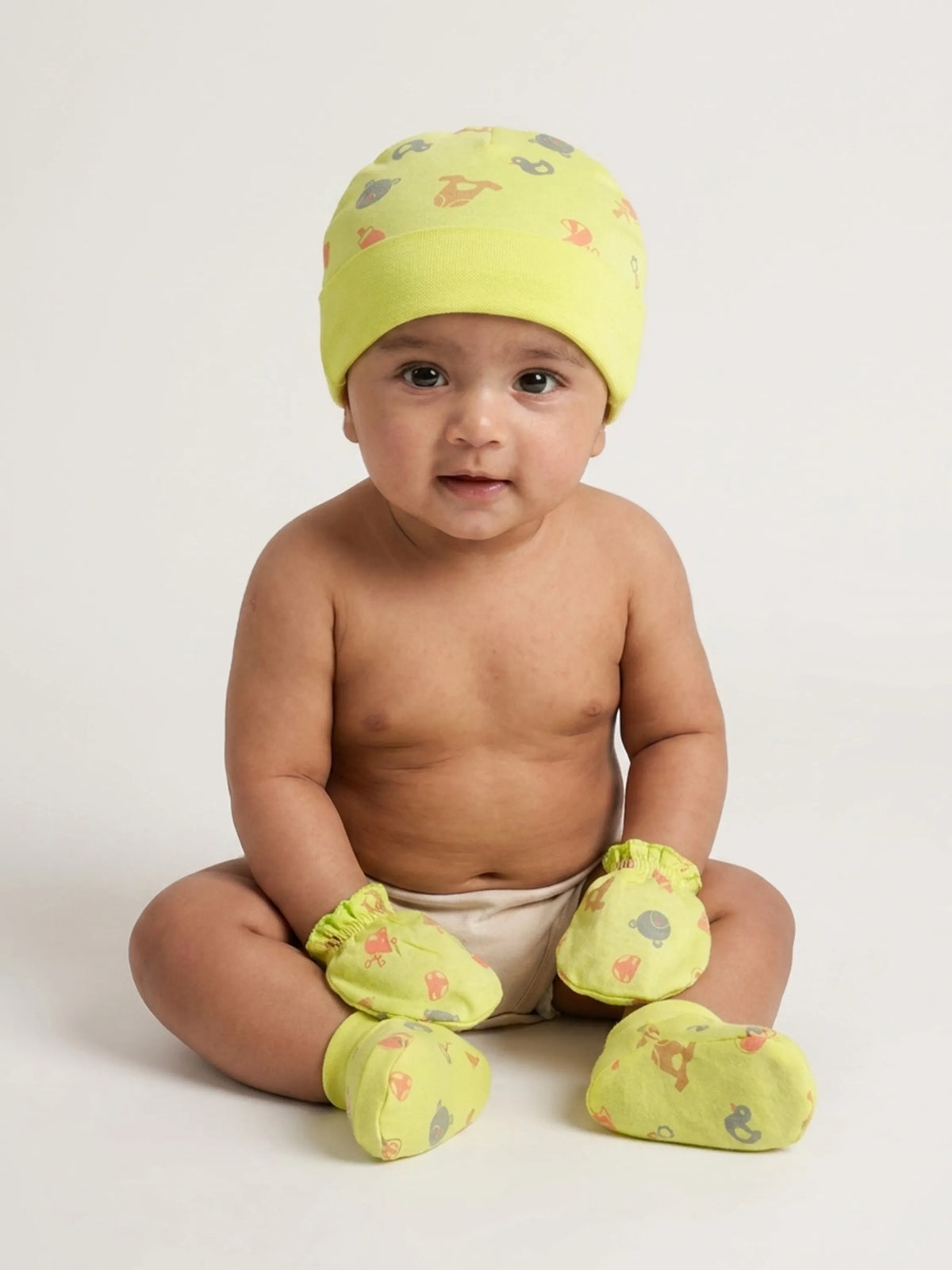 Newborn Cap, Mittens & Booties Set – Yellow Print