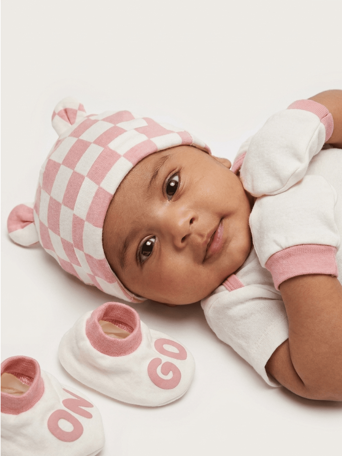 Newborn Cap, Mittens & Booties Set – Pink Checker