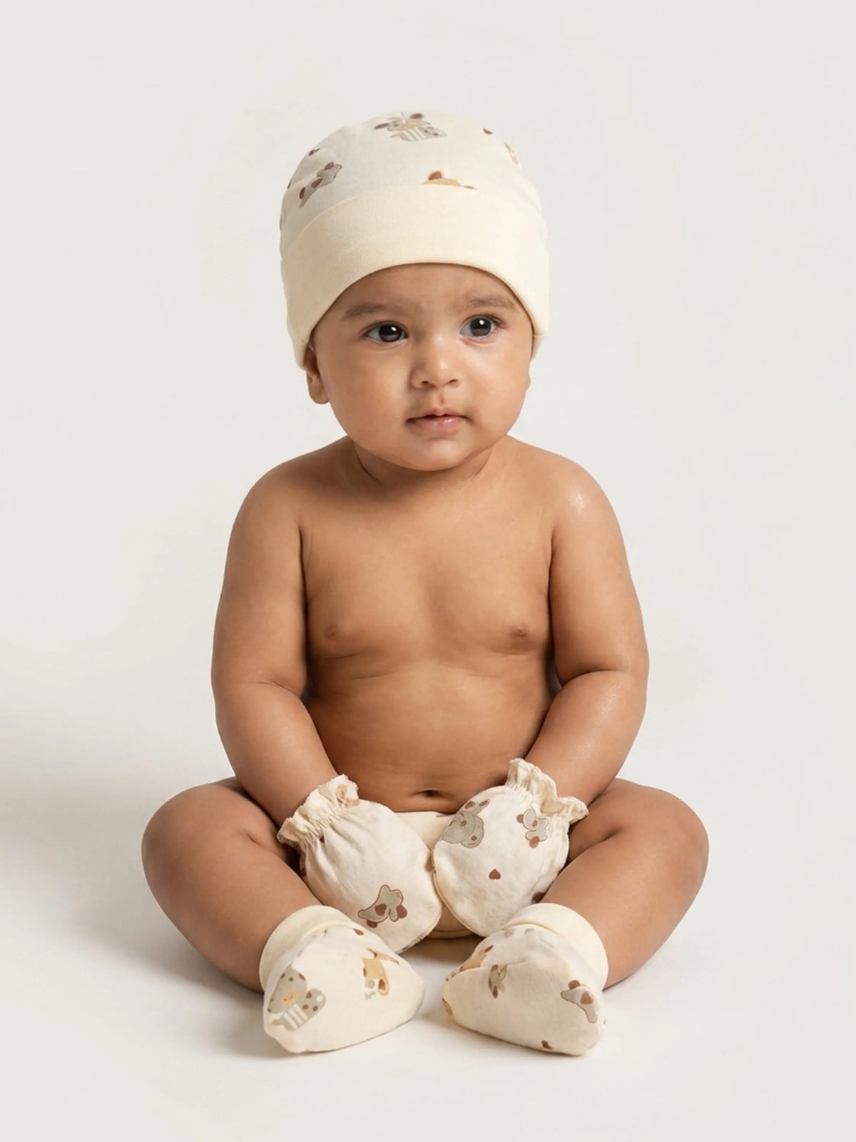 Newborn Cap, Mittens & Booties Set – Cow Print
