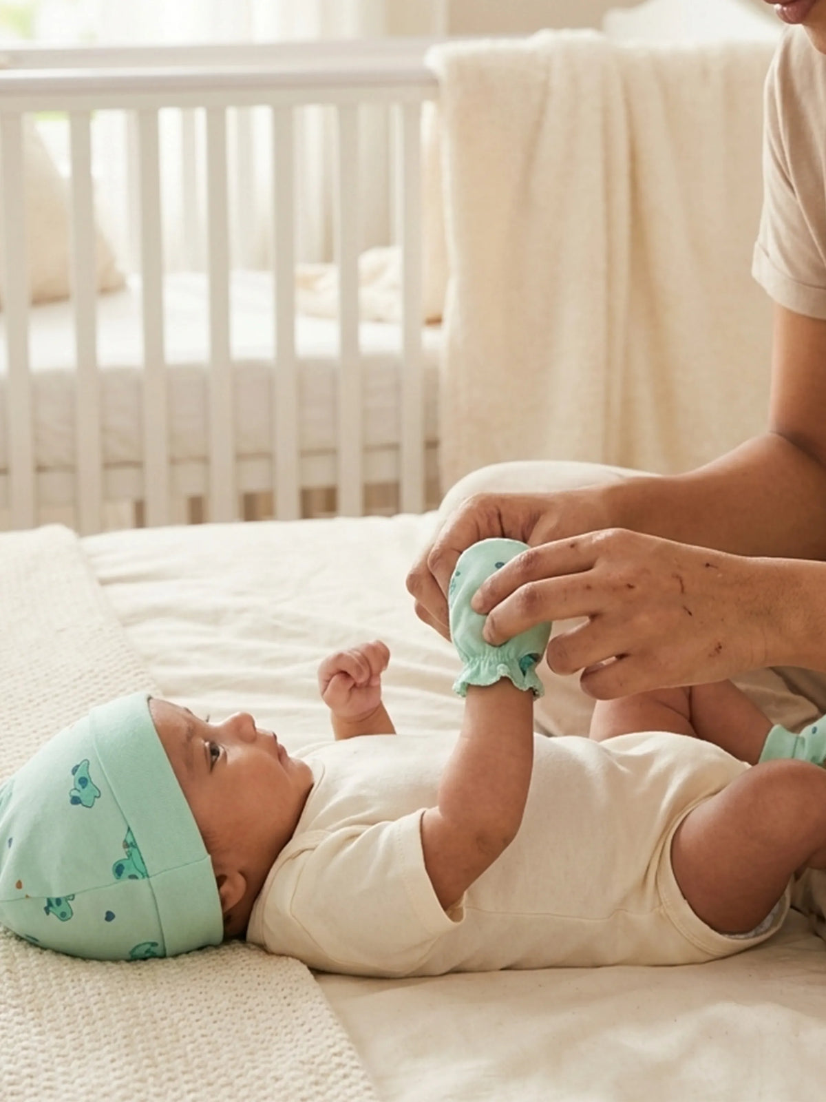 Newborn Cap, Mittens & Booties Set – Mint Green