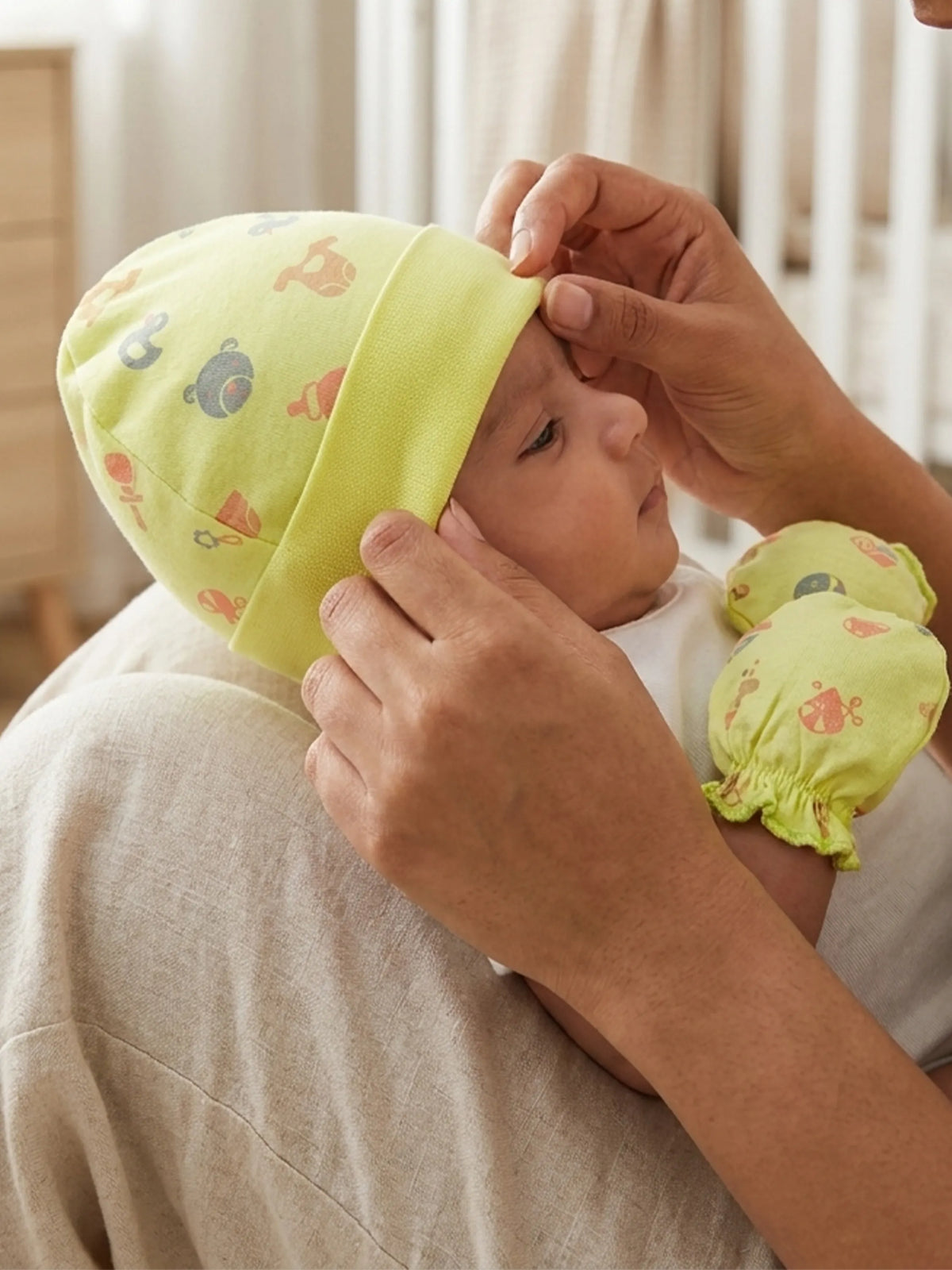 Newborn Cap, Mittens & Booties Set – Yellow Print