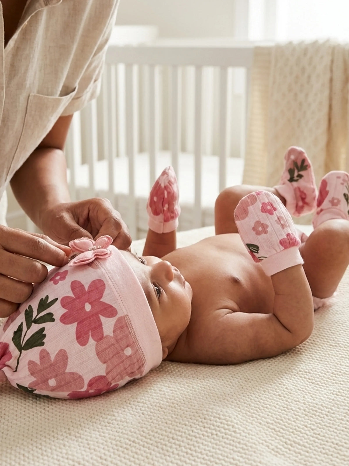 Newborn Cap, Mittens & Booties Set – Floral Print