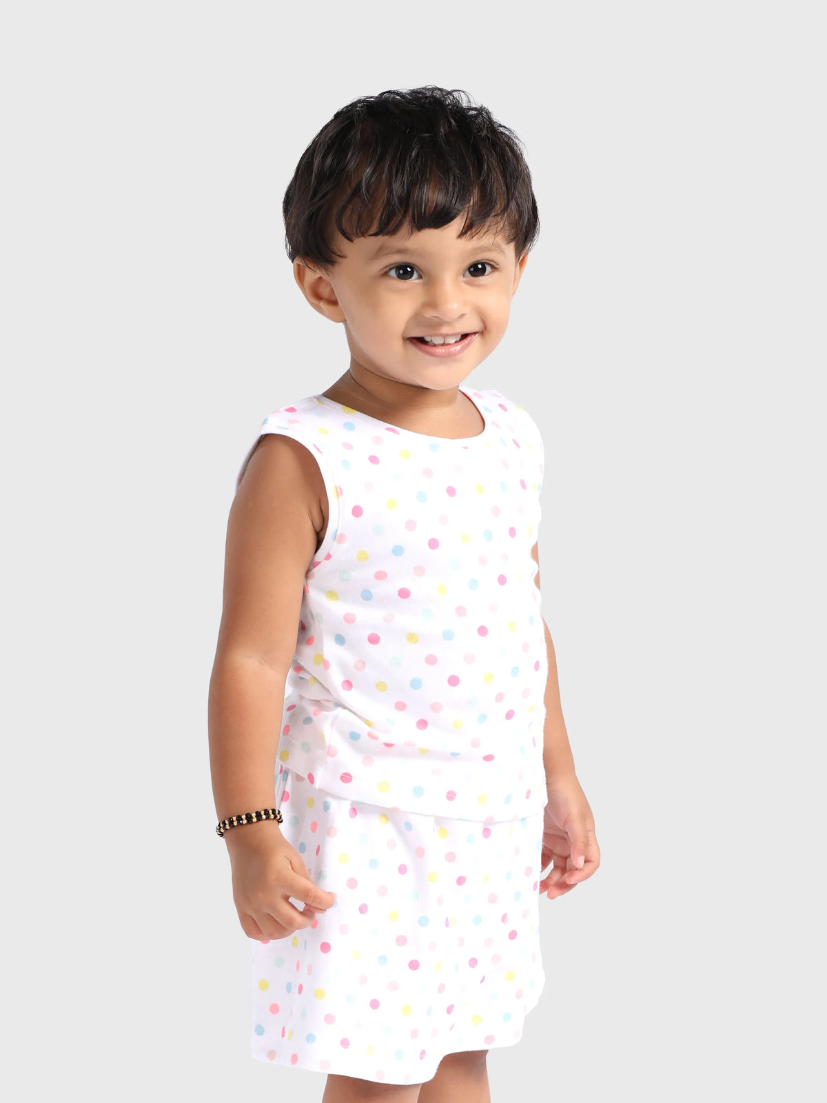 White-&-dot-pattern-sleeveless-coordinated-Skirt-Sets