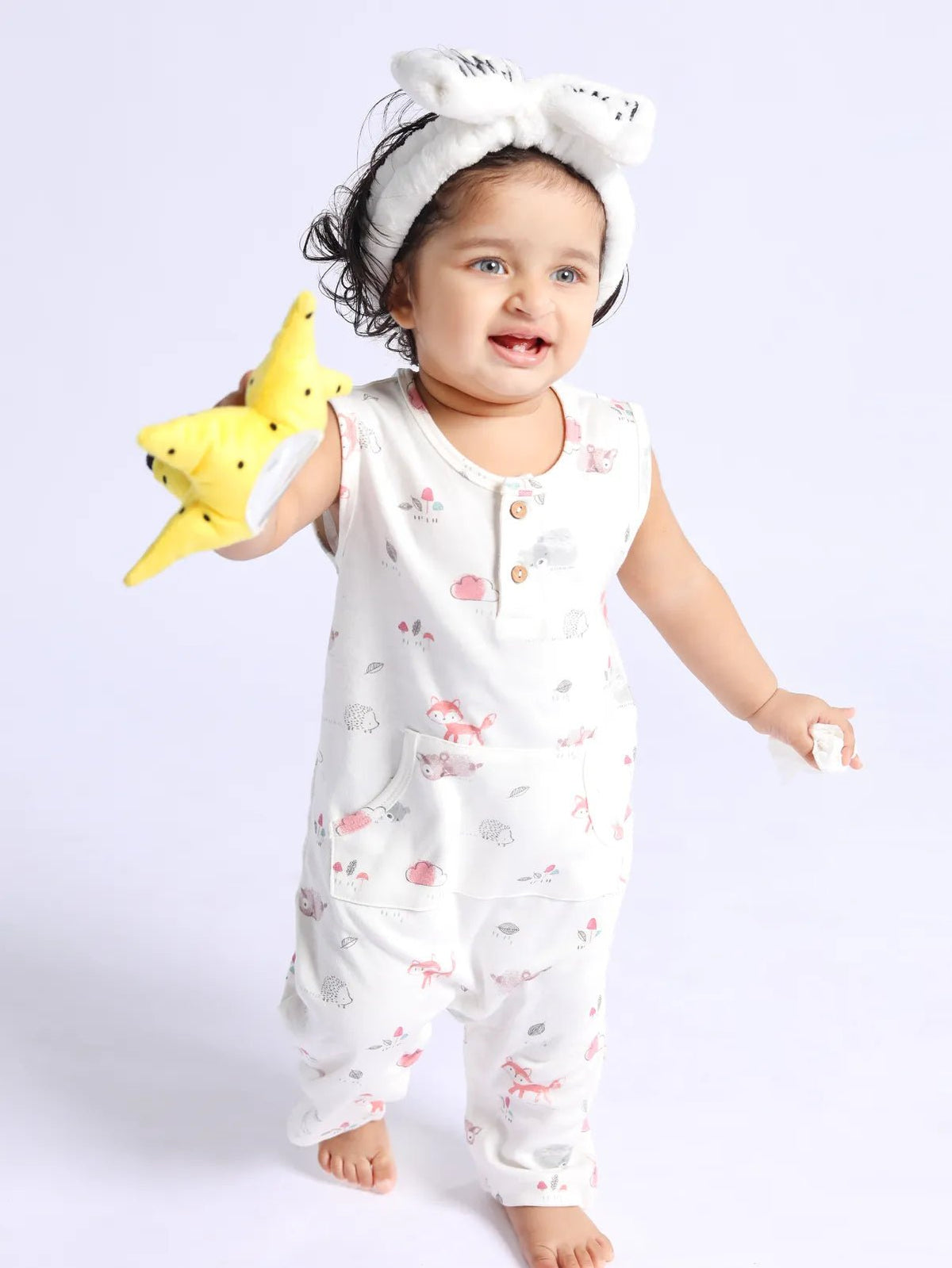 Sleeveless graphic pattern in soft pink dungaree for baby